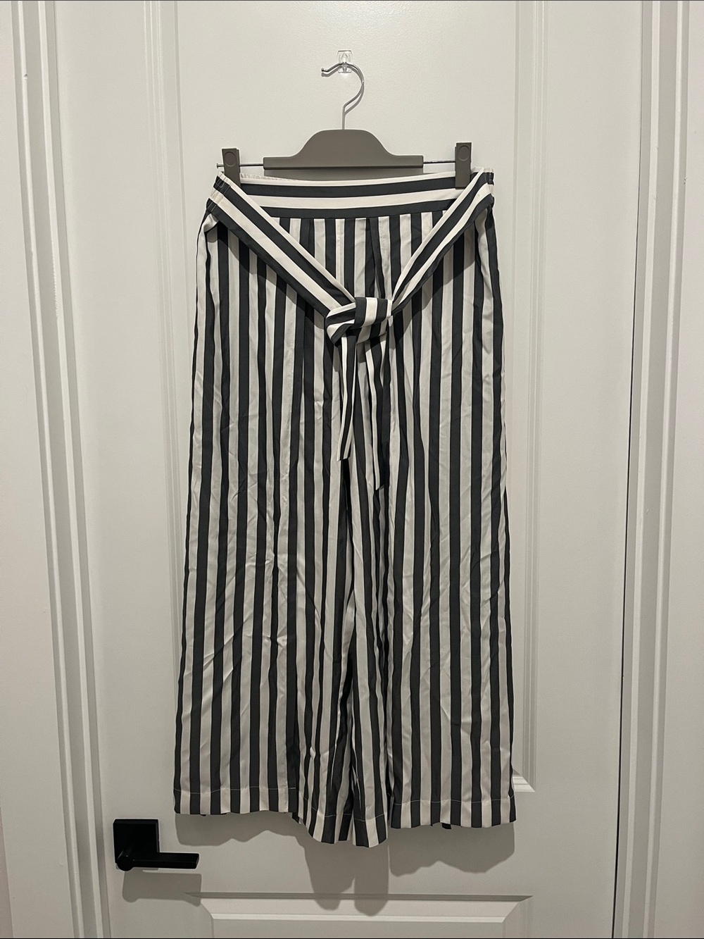 Lafayette 148 New York•Gray and White Vertical Stripe Wide-Leg 100% Silk Pants